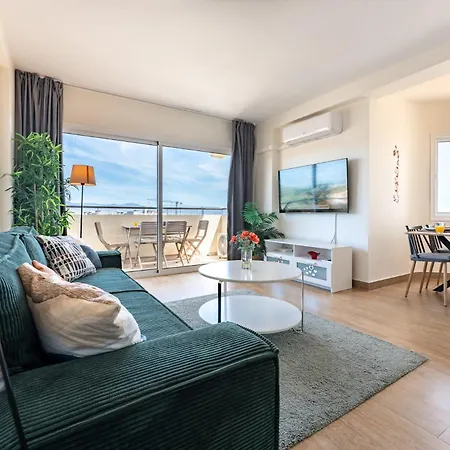 Apartment Sunrise Haven, Spacious, Bright, Pool, Terraces *