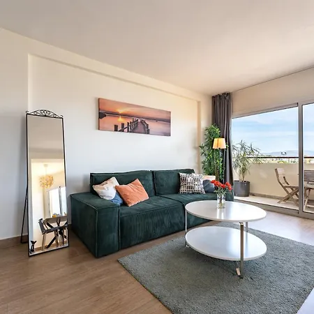Sunrise Haven, Spacious, Bright, Pool, Terraces Apartment *