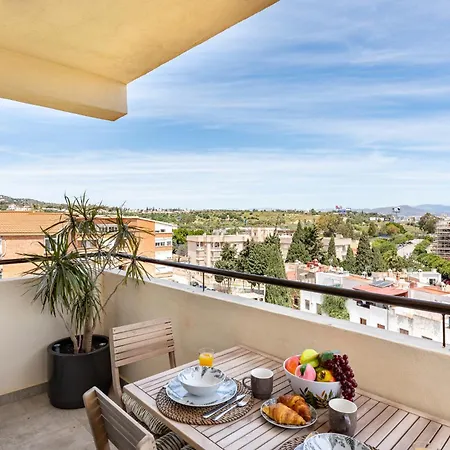 Apartment Sunrise Haven, Spacious, Bright, Pool, Terraces
