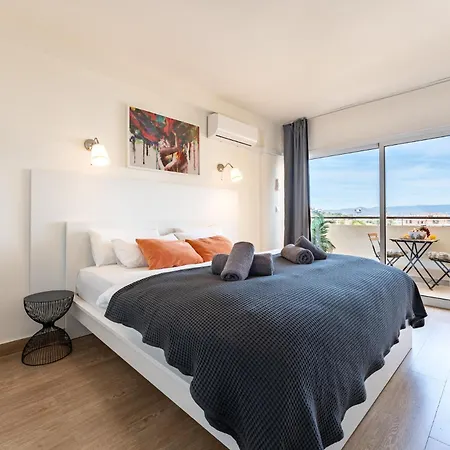 Sunrise Haven, Spacious, Bright, Pool, Terraces Apartment