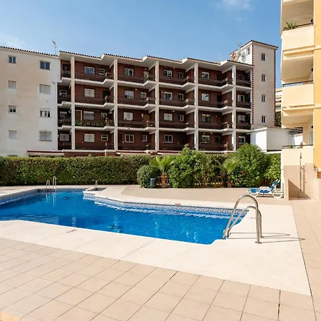 Apartment Sunrise Haven, Spacious, Bright, Pool, Terraces